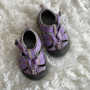 Keen sandals (toddler 5)